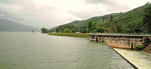 panorama klong-din-deang réservoir, nakhon si thammarat / stockage de l’eau pour une utilisation en période de pénurie travaux - deang photos et images de collection