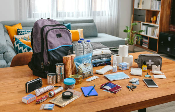 emergency backpack equipment organized on the table - deprem çantası stok fotoğraflar ve resimler