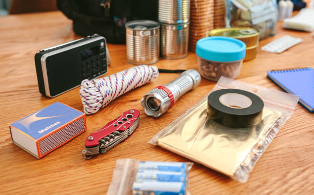 emergency backpack equipment organized on the table - first aid audio imagens e fotografias de stock