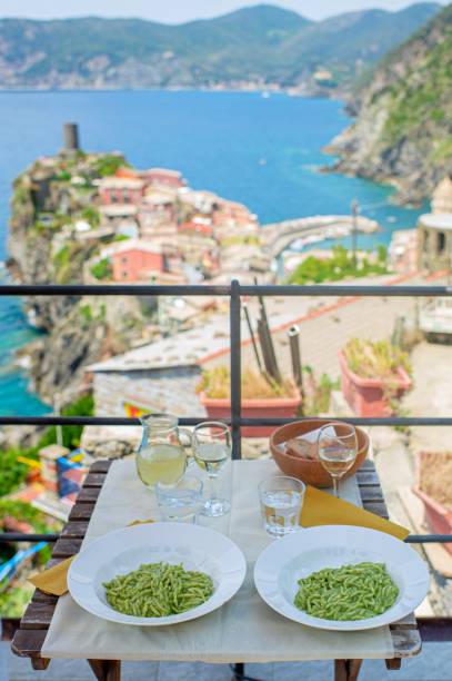 trofeos de peste en cinque terre - italian cuisine wine food pasta fotografías e imágenes de stock