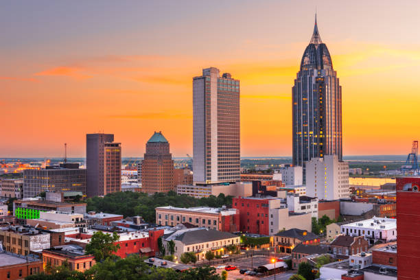 istock Mobile, Alabama, USA Downtown Skyline 1326644409