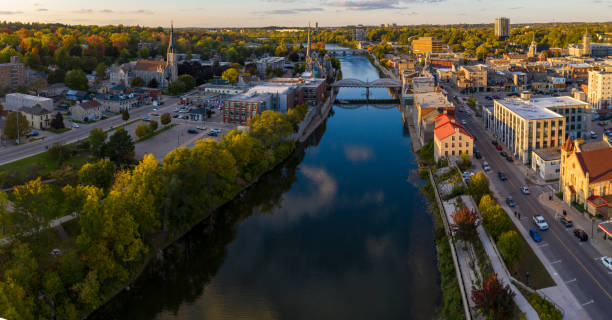 aerial cityscape w: galt of cambridge, ontario, kanada - ontario zdjęcia i obrazy z banku zdjęć