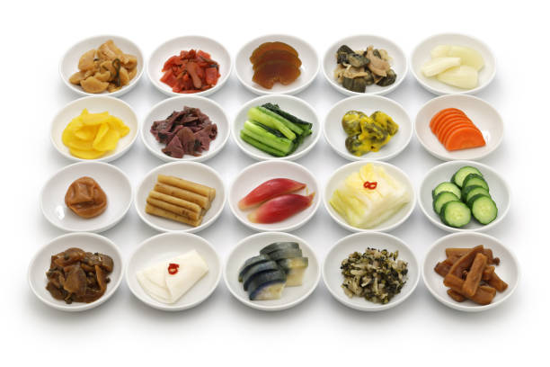 日本の漬物(つけもの)の品揃え、伝統的発酵食品 - 漬物 ストックフォトと画像