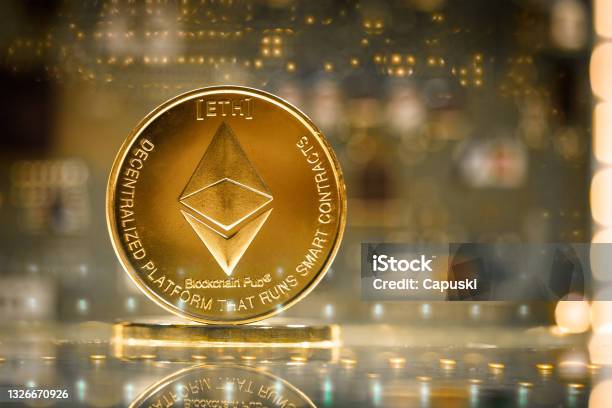 Koin Ethereum Foto Stok - Unduh Gambar Sekarang - Ethereum, Uang logam, Investasi