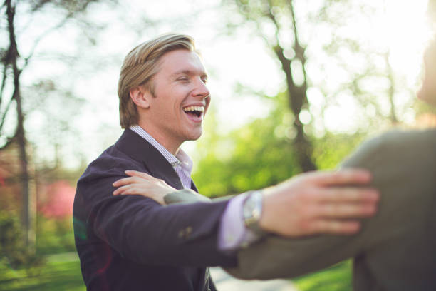 una cara amable con la que dar un paseo - possing love passion romance fotografías e imágenes de stock