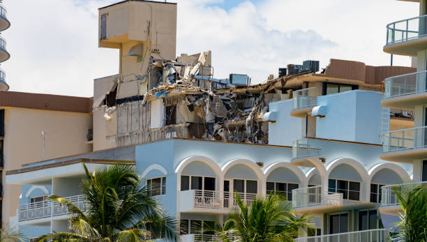 Debris remains at Champlain Towers Surfside Condominium after collapse Surfside, FL, USA - July 2, 2021: Debris remains at Champlain Towers Surfside Condominium after collapse collapsing stock pictures, royalty-free photos & images