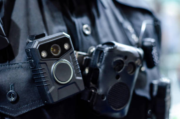 primer plano de la cámara corporal de la policía - digital camera fotografías e imágenes de stock