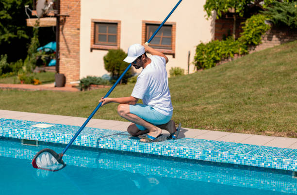 istock Man cleaning the swimming pool 1326781414