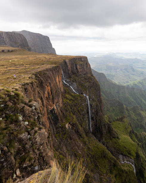 el pintoresco tugela cae en un clima de mal humor - tugela river fotografías e imágenes de stock