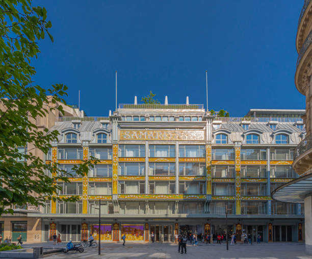 parís, francia: grandes almacenes la samaritaine. vista exterior - art nouveau door paris france luxury fotografías e imágenes de stock