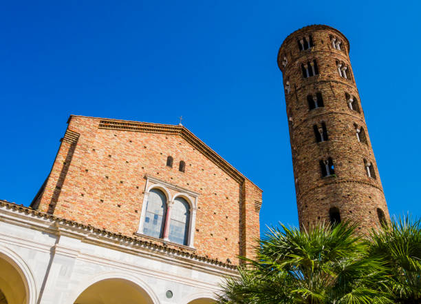 산트아폴리나레 누오보 대성당, 라벤나, 이탈리아 대성당의 경치 - romanic 뉴스 사진 이미지