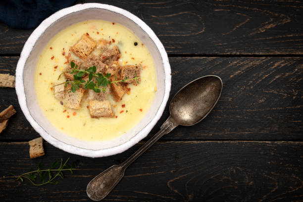 カリフラワーポテトスカッシュスープ - cooking domestic kitchen vegetable soup ストックフォトと画像