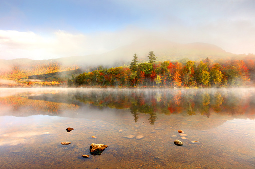 The White Mountains are a mountain range covering about a quarter of the state of New Hampshire and a small portion of western Maine in the United States.