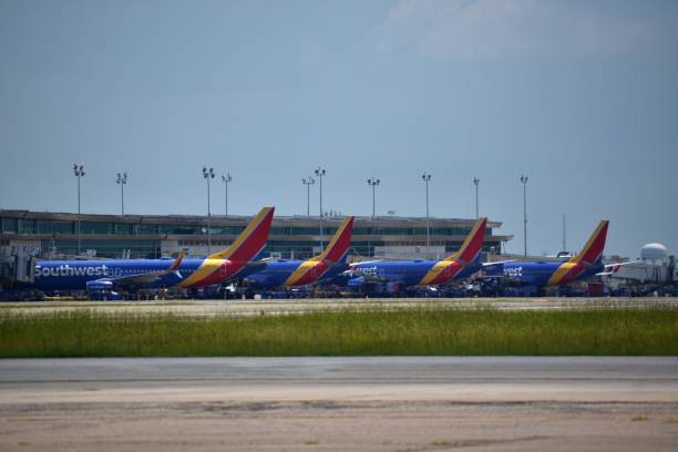 самолеты boeing на юго-западе в аэропорту уильям хобби - private airplane flash стоковые фото и изображения