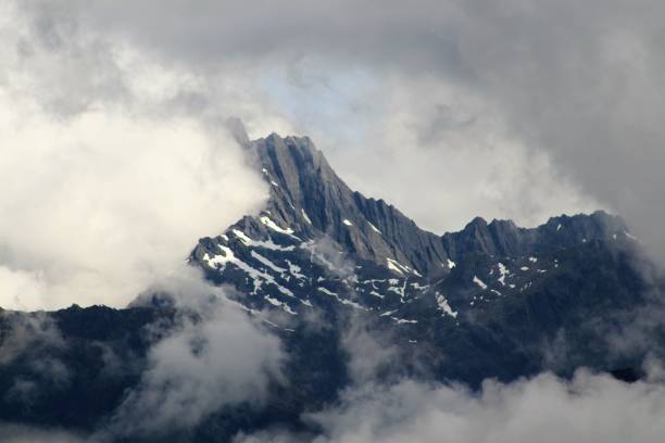 istock New Zealand Mountain Range 1326851442