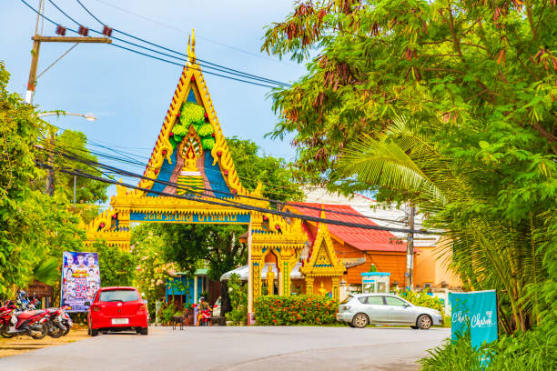 Welcome entrance gate and road street on Koh Ko Samui Surat Thani Thailand. Surat Thani Thailand 24. Mai 2018 Welcome entrance gate and road street on Koh Ko Samui Surat Thani Thailand. entrence stock pictures, royalty-free photos & images