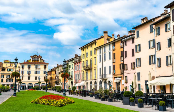 piazzale arnaldo in brescia, italy - brescia imagens e fotografias de stock