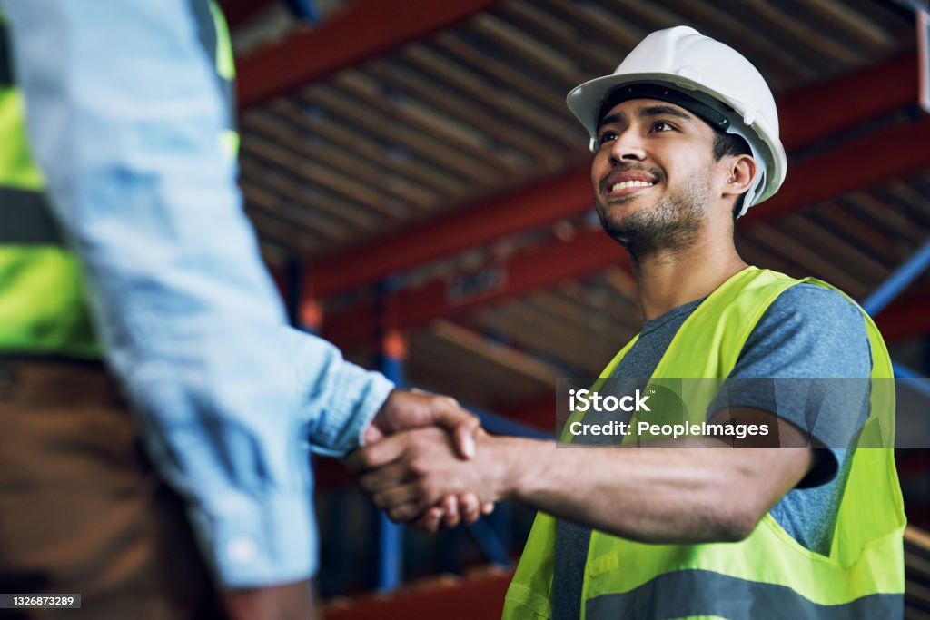 Shot of two builders shaking hands at a construction site Trust, respect and reliability, everything great partnerships are built on Recruitment Stock Photo