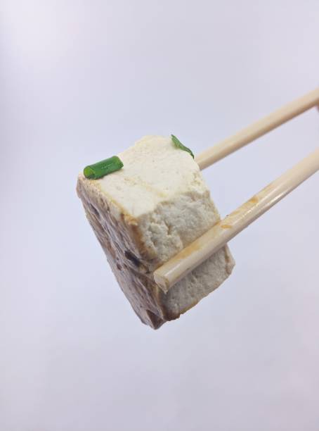 tofu - bamboo brown cooking gourmet stock-fotos und bilder