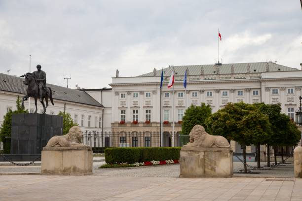 istock Presidential Palace in Warsaw 1326898489