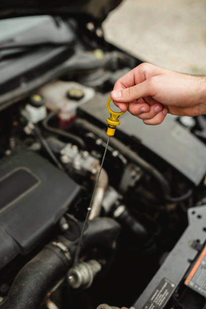 Measuring engine oil levels