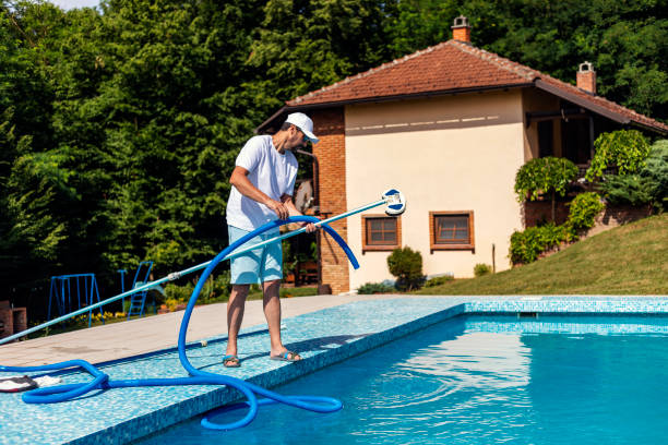istock Man cleaning the swimming pool 1326913319