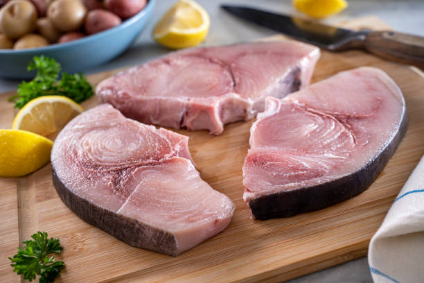 steaks d’espadon - swordfish photos et images de collection