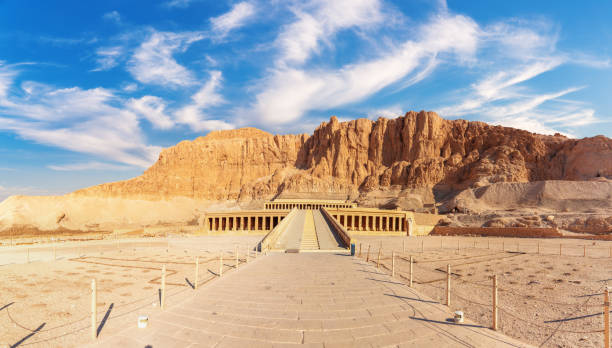 świątynia grobowa hatszepsut lub panorama djeser-djeseru, luksor, egipt - luxor africa archaeology architecture zdjęcia i obrazy z banku zdjęć