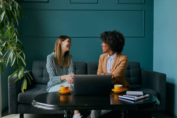 dwa umysły są lepsze niż jeden - business meeting finance professional occupation occupation zdjęcia i obrazy z banku zdjęć