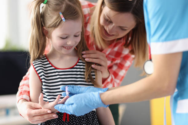 pediatrician doctor takes blood test from little girl closeup - laboratory doctor white collar worker research imagens e fotografias de stock