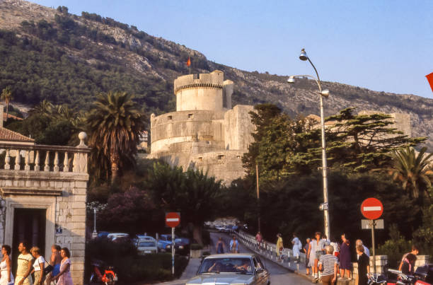 The Minčeta Tower is a symbol of the "invincible" city of Dubrovnik. Dubrovnik, Croatia - aug 1985: view on the city walls of Dubrovnik, Croatia. The image dates back to before the 1991/1992 conflict, when they were damaged but not destroyed. fort minceta dubrovnik stock pictures, royalty-free photos & images