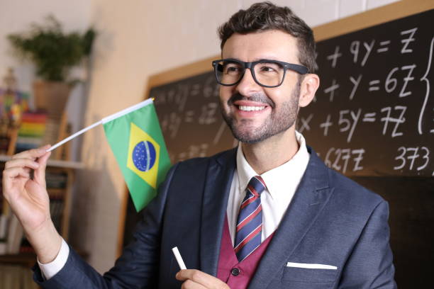 elegancki nauczyciel trzymający brazylijską flagę - portuguese language zdjęcia i obrazy z banku zdjęć