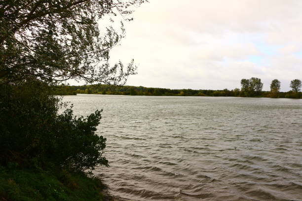 istock Herbst am Leukermeer in Holland 1327073902