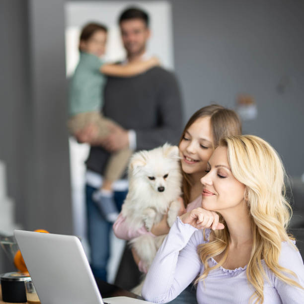 istock Family and a dog 1327081669