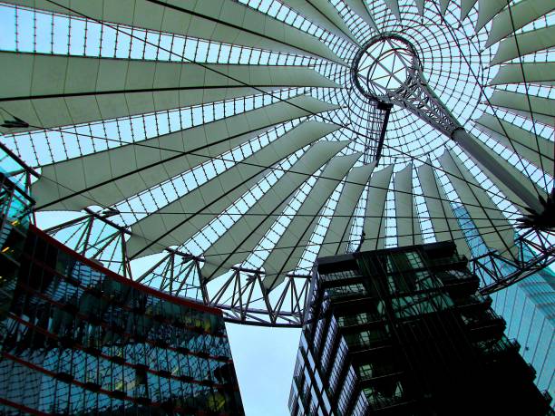 berlin potsdamer platz futuristische business buildings exteriors silhouetten round courtyard view with the sail canopy - shade sail awning textile stock-fotos und bilder