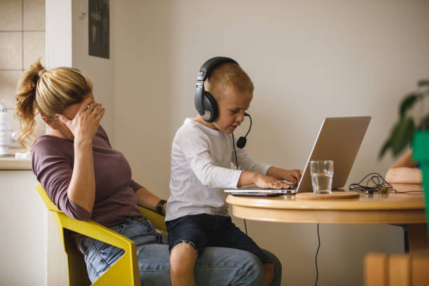 little boy disrupting her mother from working - inconvenience meeting business distracted imagens e fotografias de stock