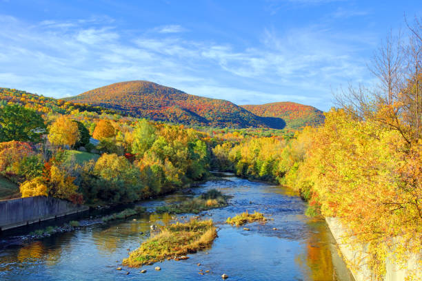 jesień w berkshires w pobliżu williamstown - massachusetts the berkshires autumn mountain zdjęcia i obrazy z banku zdjęć