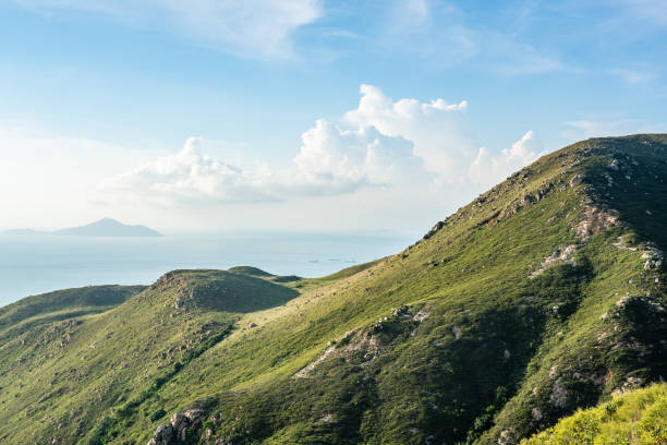 natural landscape of the mountain peak - green slopes imagens e fotografias de stock