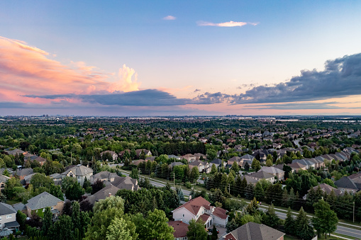 Vista aérea de Rutherford road y Islington Ave., casa unifamiliar y dúplex en Woodbridge en Vaughan, Ontario, Canadá photo