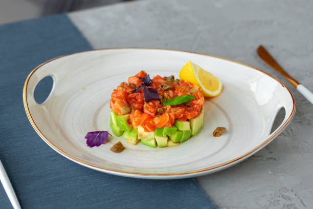 salmon tartare with chopped avocado on plate - tartar sauce imagens e fotografias de stock