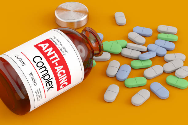 антивозрастные таблетки - anti aging pill capsule vitamin pill стоковые фото и изображения