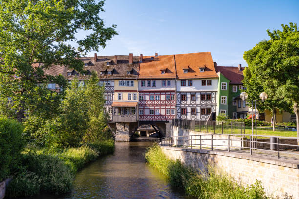 case a graticcio dello storico kraemerbrücke a erfurt - krämerbrücke foto e immagini stock