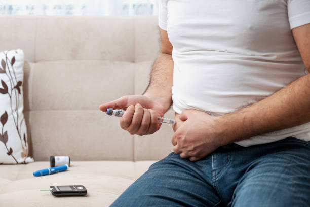 istock Man is injecting insulin into his stomach 1327284063