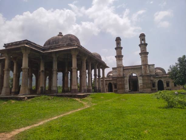 istock Jamie mosque in historical place 1327313124