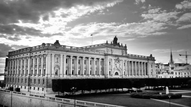 swedish government buildings, riksdag, building of the parliament house - sveriges helgeandsholmen imagens e fotografias de stock