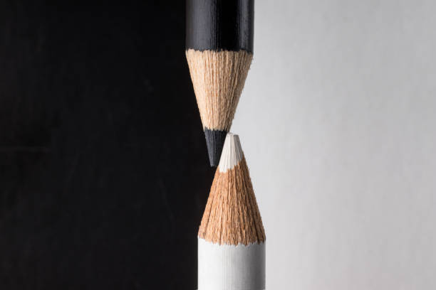 matite bianche e nere. contrasto e concetto opposto - pencil black sharp color image foto e immagini stock