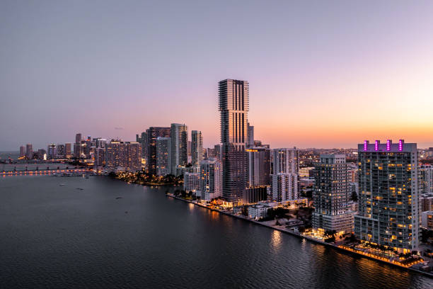 elysée au coucher du soleil - miami photos et images de collection