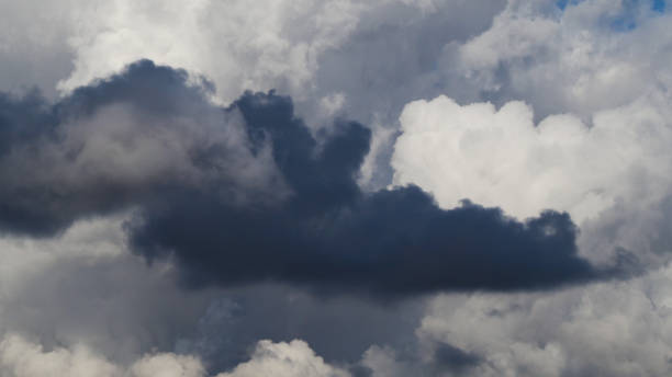 istock Cumulus with well-drawn contours 1327365395