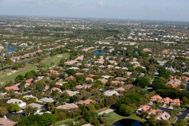 istock Houses in Florida 1327371873