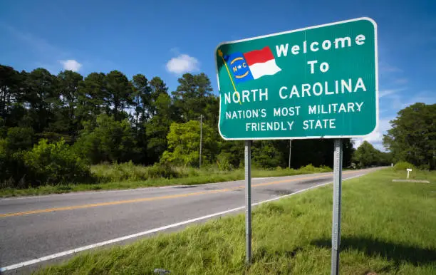 A sign welcomes travelers to the US state of North Carolina.